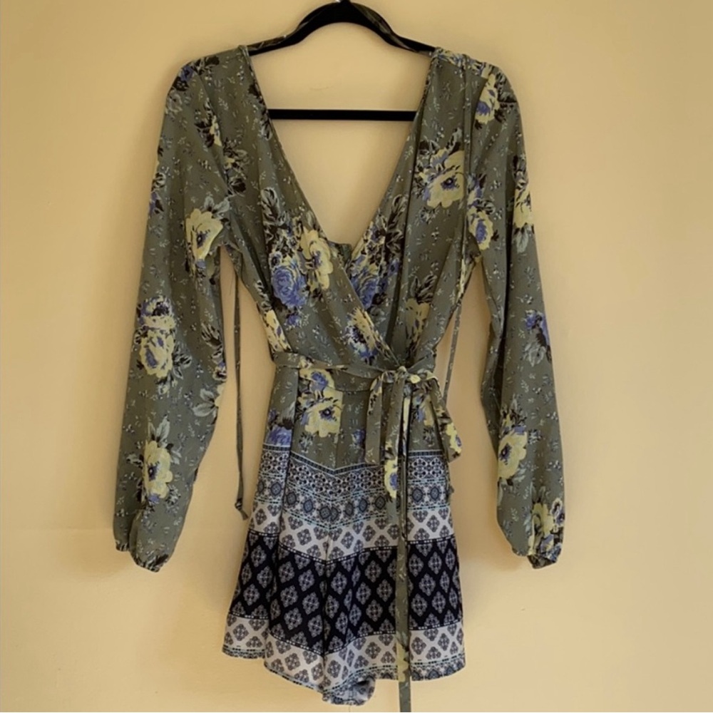 NWT Francesca’s green romper size medium